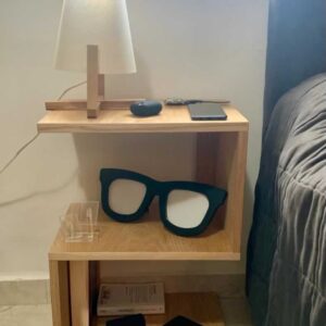 Table de chevet en bois (Forme en S inversée)